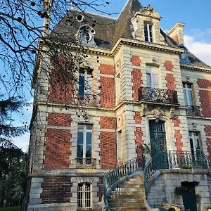  Couette-café Privee Rose Au Chateau De La Franceule France